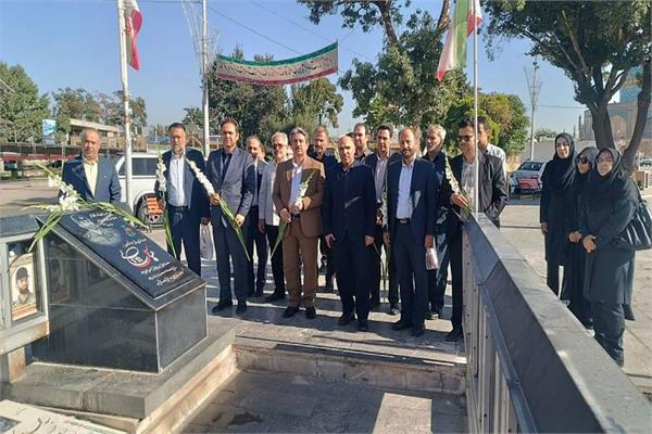 حضورخانواده بزرگ ارتباطات استان قزوین در مزار شهدای جنگ تحمیلی