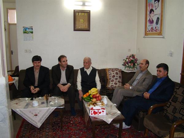 دیدارمدیرکل ICT استان به همراه مدیران زیر مجموعه وزارت ارتباطات با خانواده معظم شهیدان مهجور