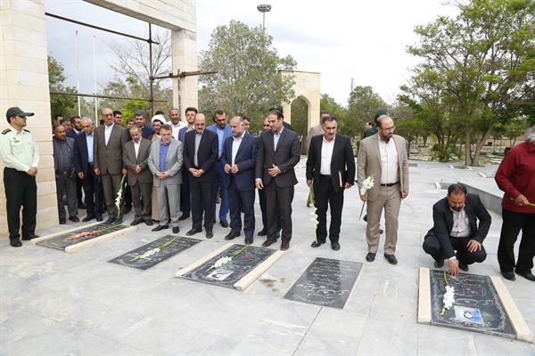 بررسی مشکلات ارتباطی بخش ضیاءآباد شهرستان تاکستان در جلسه شورای اداری با حضور استاندار قزوین و مسئولین استانی