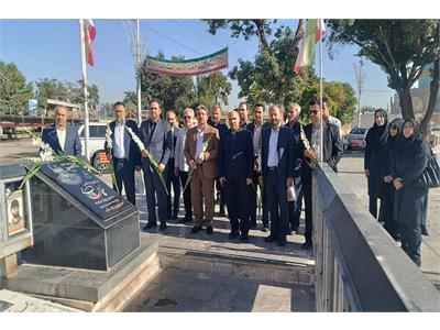 حضورخانواده بزرگ ارتباطات استان قزوین در مزار شهدای جنگ تحمیلی