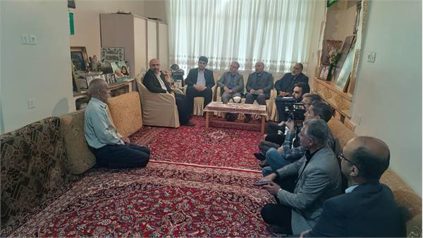 دیدار معاون وزیر ارتباطات با خانواده شهیدان جنگ رمضان