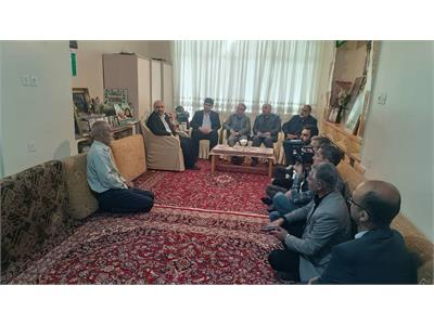 دیدار معاون وزیر ارتباطات با خانواده شهیدان جنگ رمضان