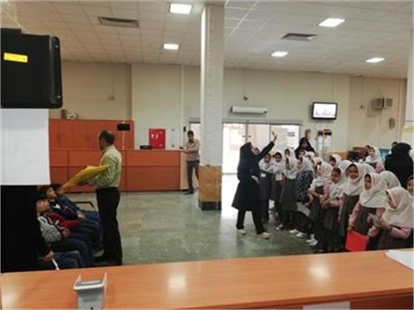 دانش آموزان مدارس ابتدایی از اداره کل پست استان بازدید کردند